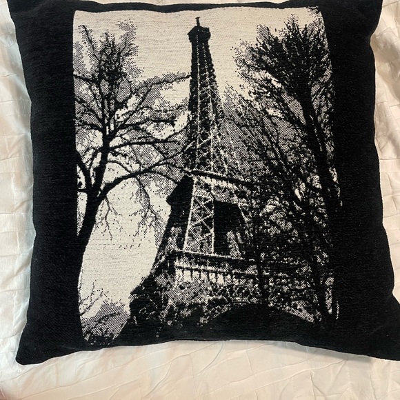 Eiffel Tower decorative pillow - Picture 4 of 6